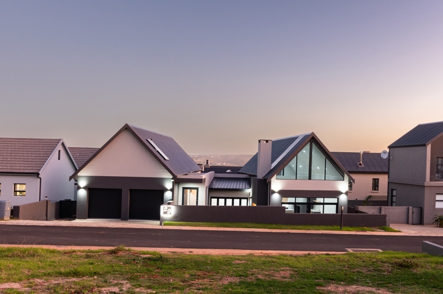 4 Bedroom Property for Sale in Outeniquasbosch Western Cape